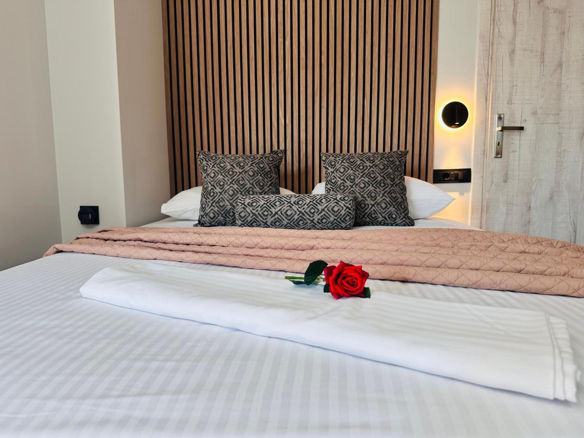 Moon Boutique Hotel Лаганас Екстериор снимка